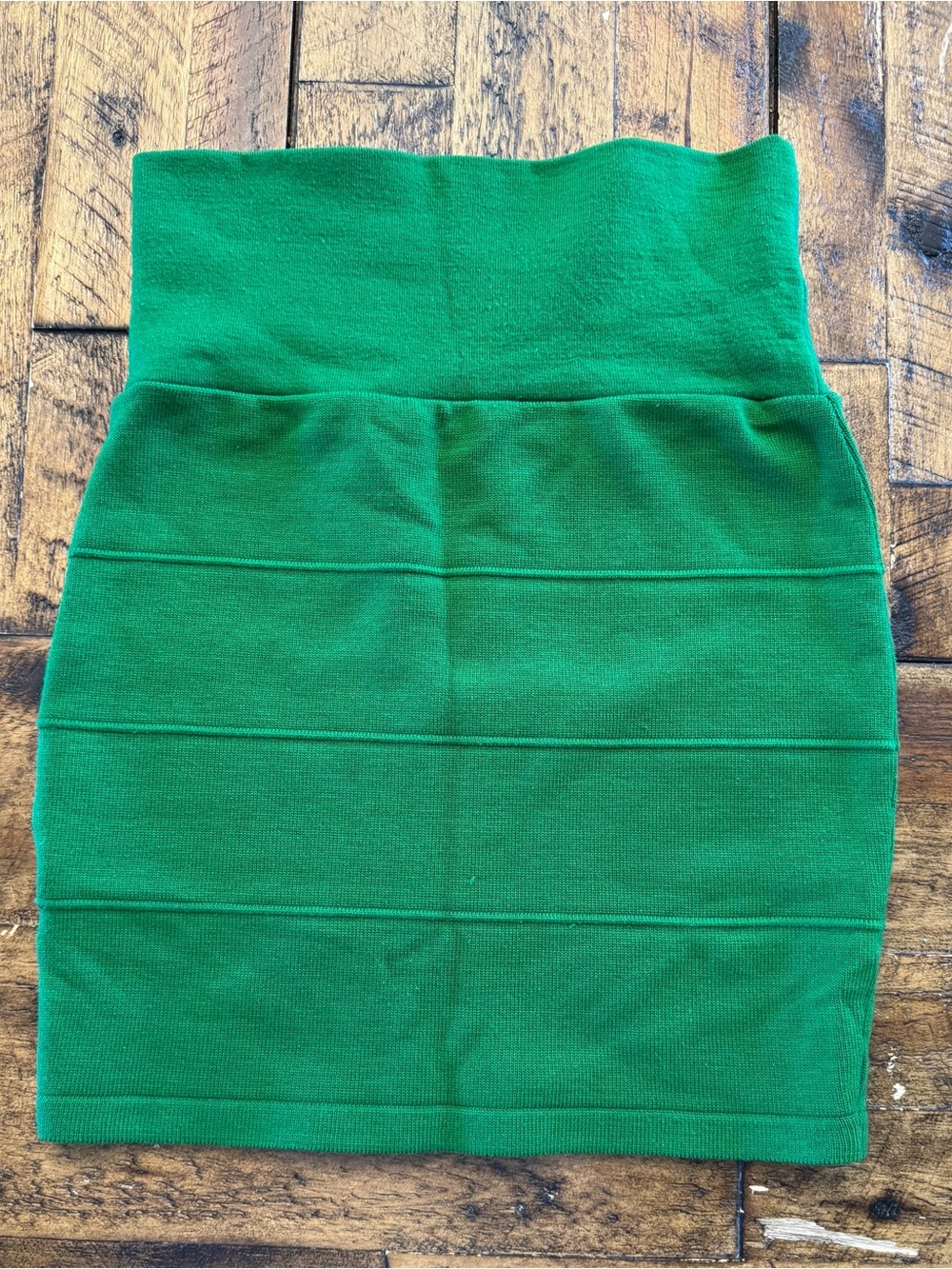 High-Waist Green Knit Midi Skirt